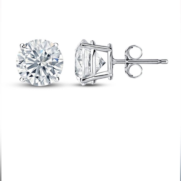 Shiny and Elegant 2 Carat Moissanite Stud Earrings main image 0